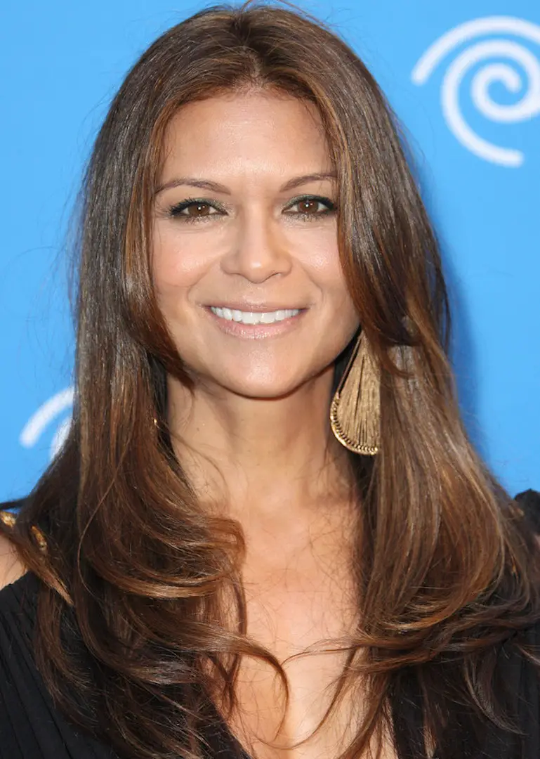 How tall is Nia Peeples?